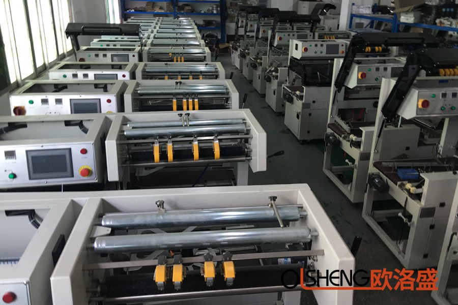 自動(dòng)套袋收縮機(jī)車(chē)間