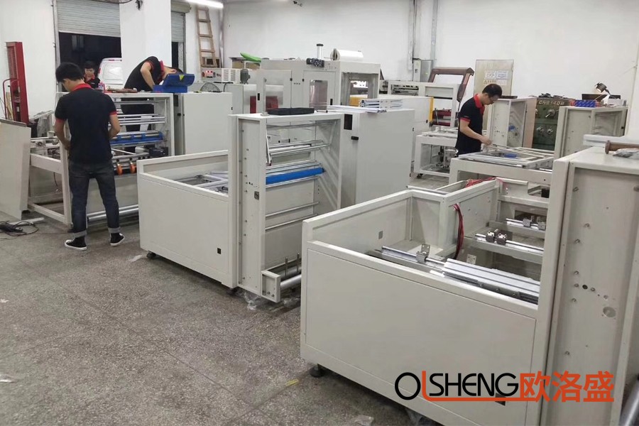 定制非標(biāo)收縮包裝機(jī)生產(chǎn)中