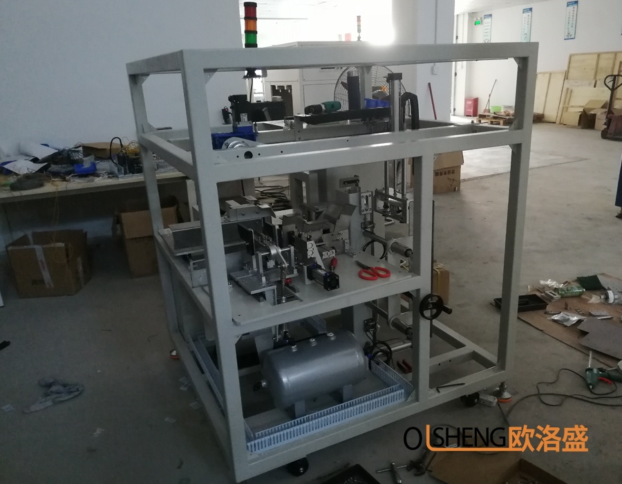 小型自動(dòng)折盒機(jī)裝配中